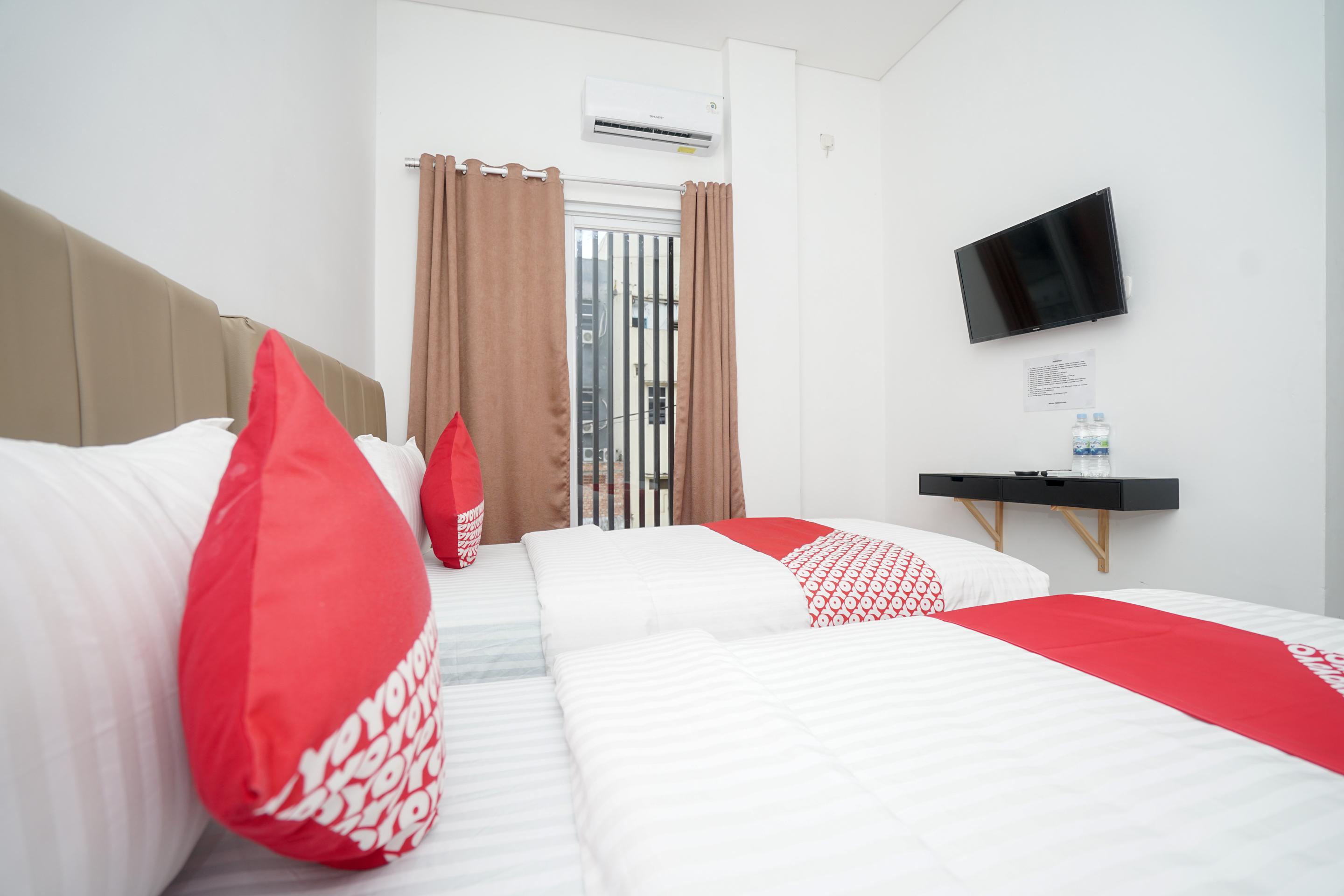 Oyo 443 Hotel Barlian Palembang Bagian luar foto